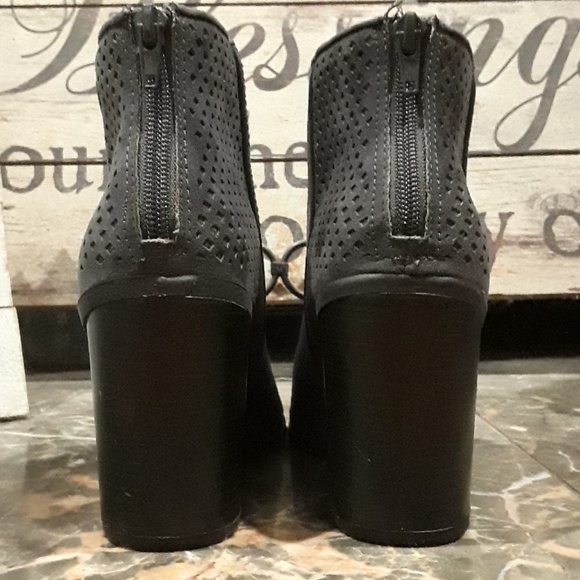 BOOTIES - Picture 2 of 5